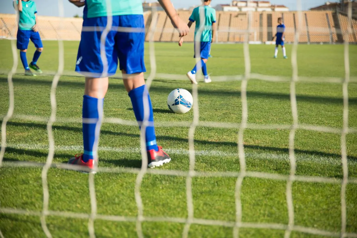 NBA官方重罚里德五万美元因质疑火箭比赛裁判判罚公正性引发争议